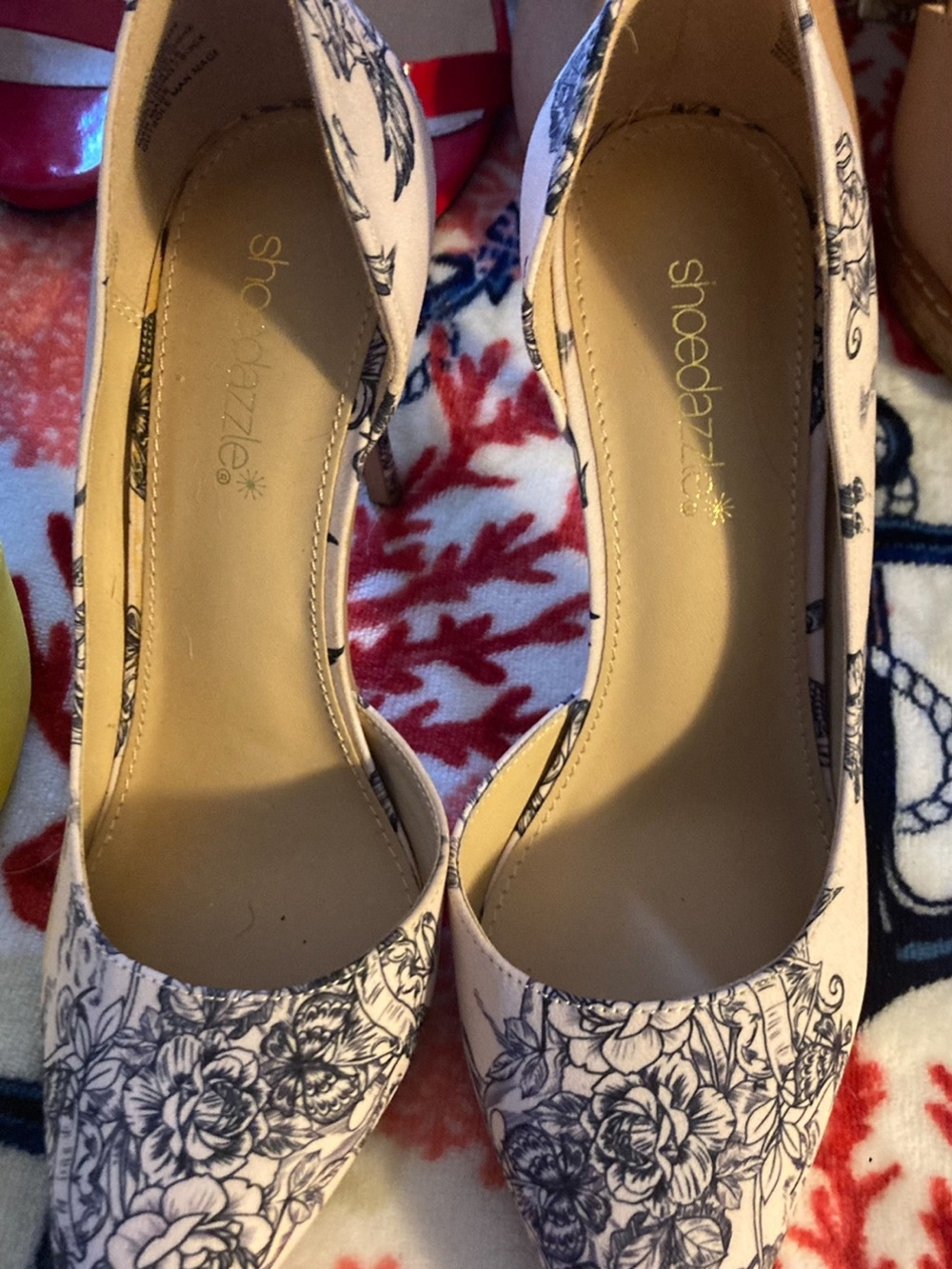 Shoe Dazzle Cream Floral Pointed-Toe Pumps with Black Botanical Print